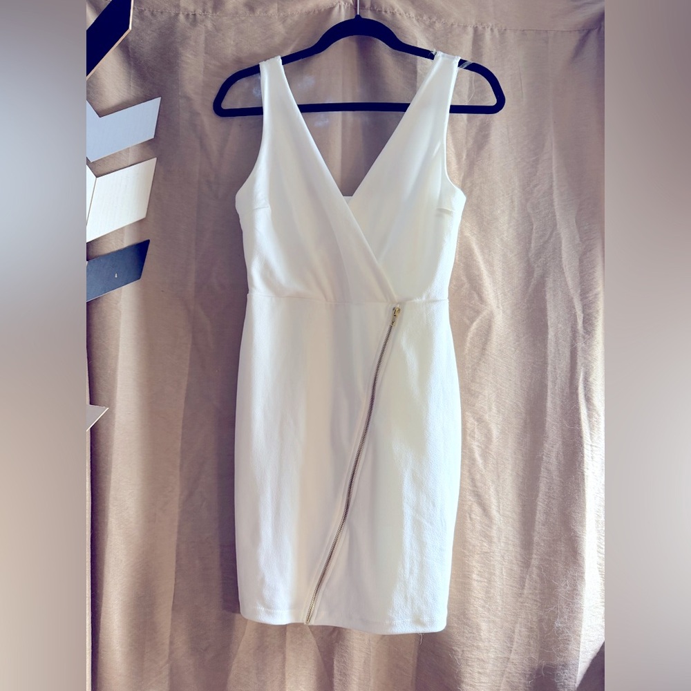 Charlotte Russe White Bodycon Dress with Gold Zipper – Size M